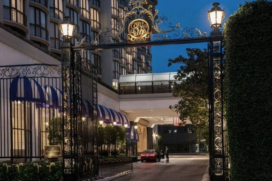 Beverly Wilshire, A Four Seasons Hotel facade