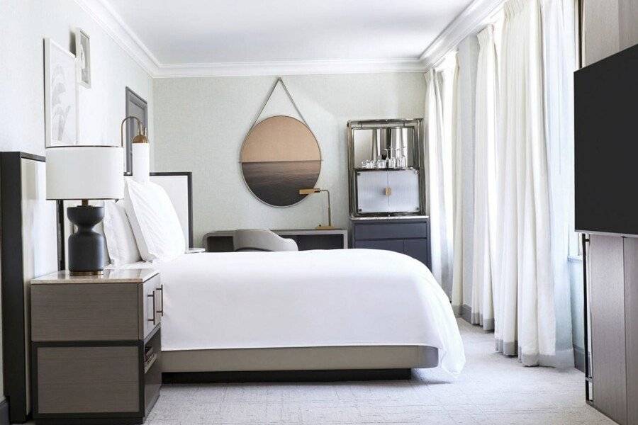 Beverly Wilshire, A Four Seasons Hotel hotel bedroom