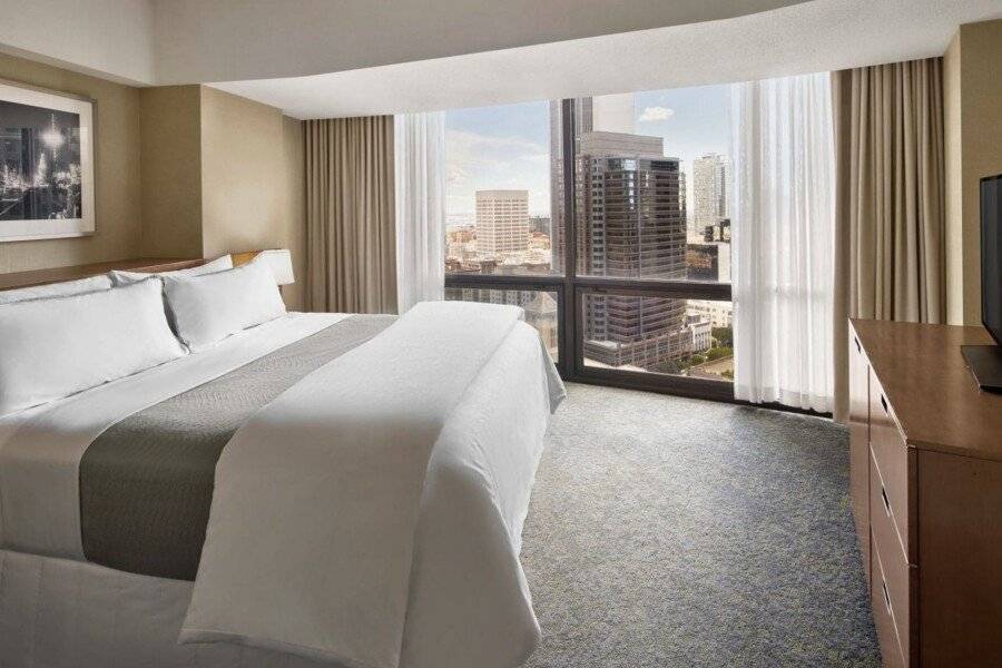 The Westin Bonaventure Hotel & Suites, hotel bedroom