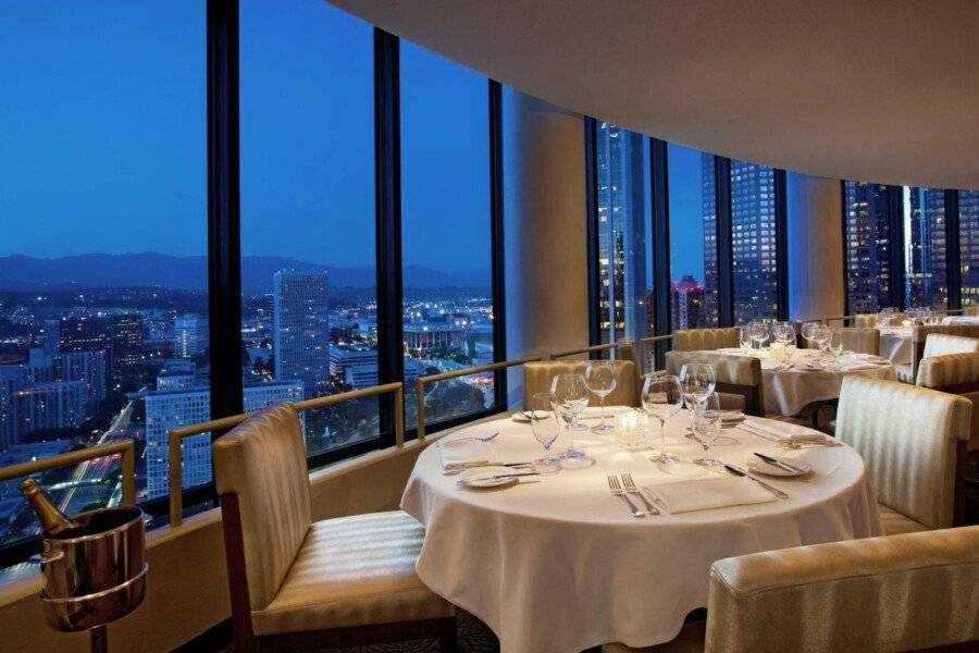 The Westin Bonaventure Hotel & Suites, restaurant,ocean view