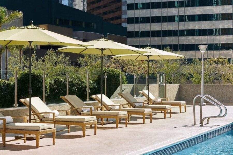 The Westin Bonaventure Hotel & Suites, outdoor pool