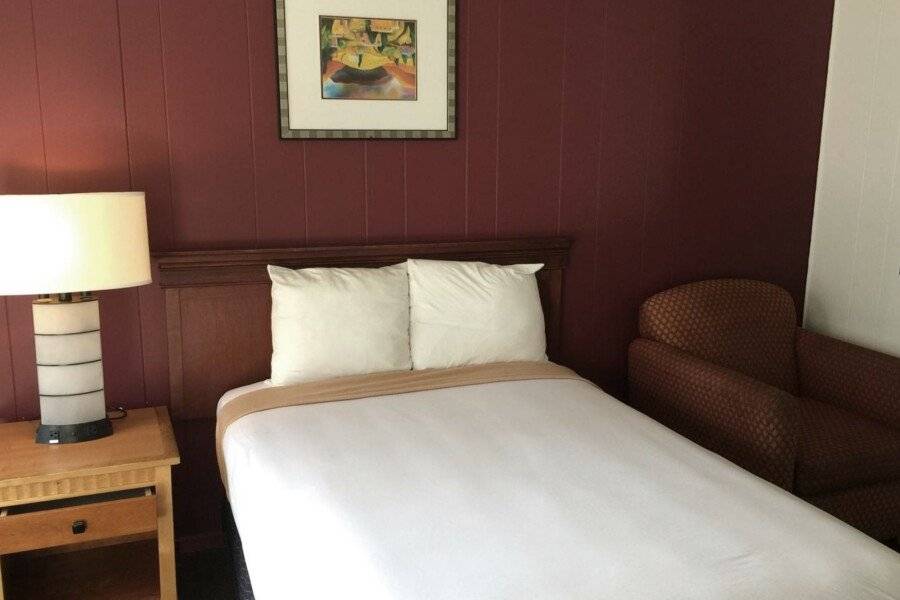 Holiday Lodge hotel bedroom