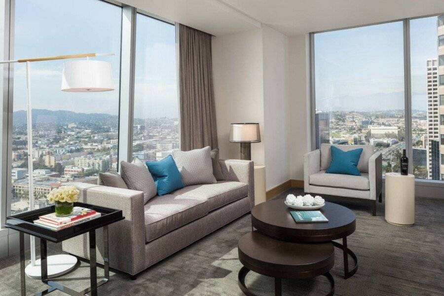 InterContinental - Downtown, an IHG Hotel hotel bedroom,ocean view