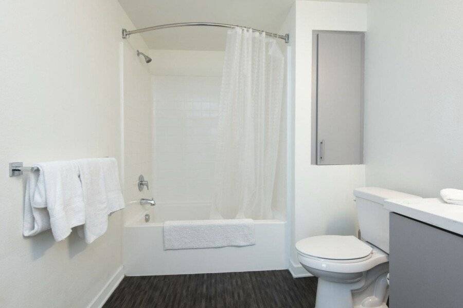 Modern Apartment Rentals bathtub,