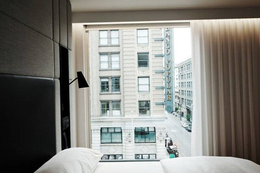 citizenM Downtown hotel bedroom