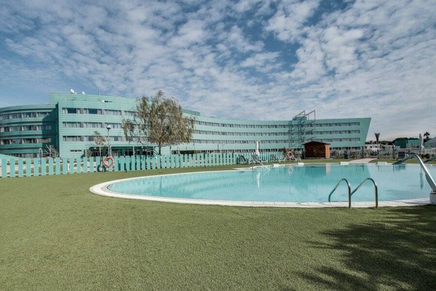 BAH Barcelona Airport Hotel facade,outdoor pool