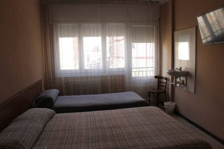 Hostal Cal Siles hotel bedroom