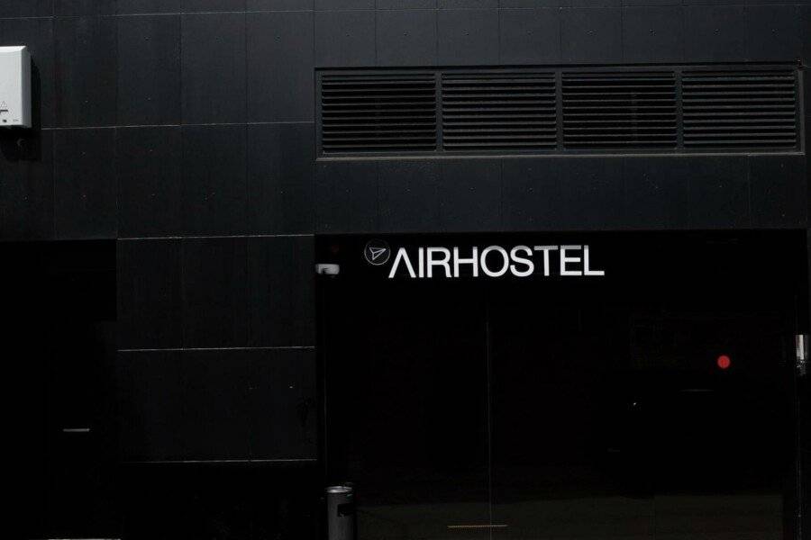 Airhostel Barcelona Airport 24h , facade