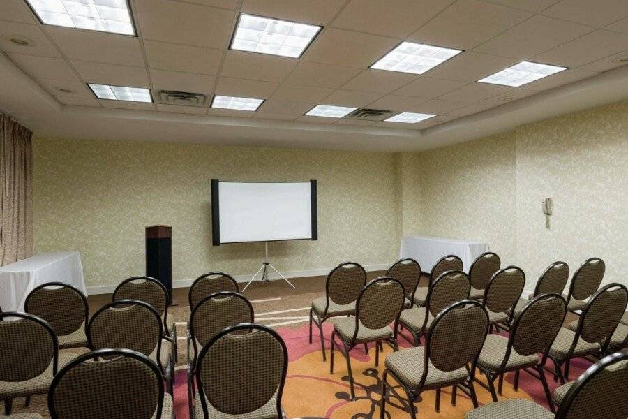 Hilton Garden Inn/JFK conference room