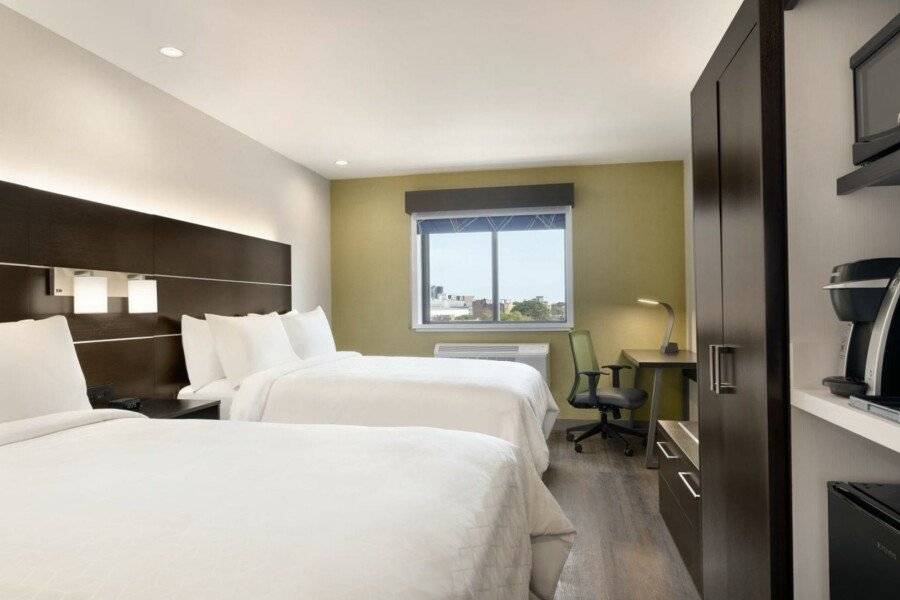 Holiday Inn Express - Jamaica - JFK AirTrain - NYC, an IHG Hotel hotel bedroom