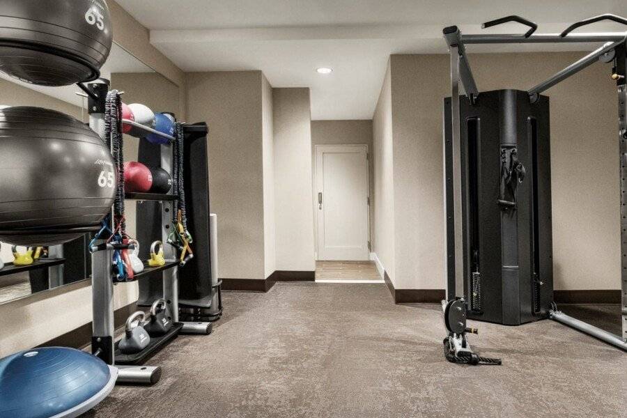 Residence Inn by Marriott New York JFK Airport fitness centre