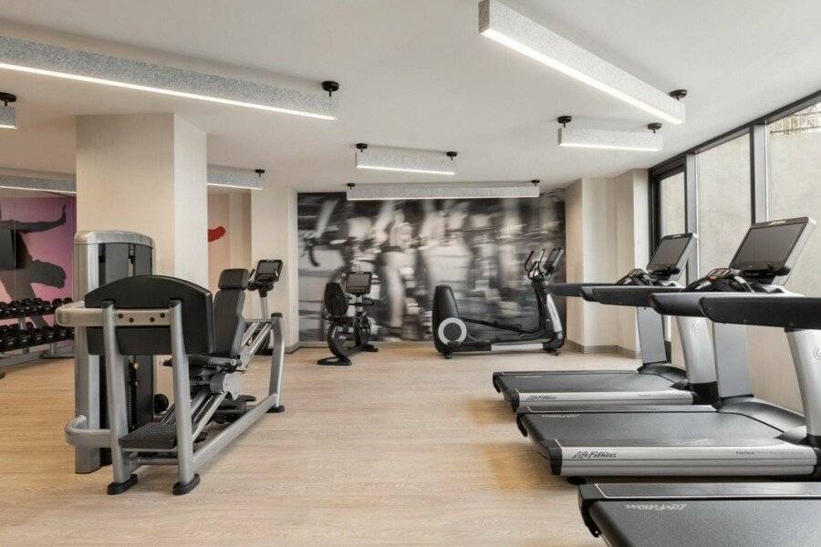 Marriott New York JFK Airport fitness centre