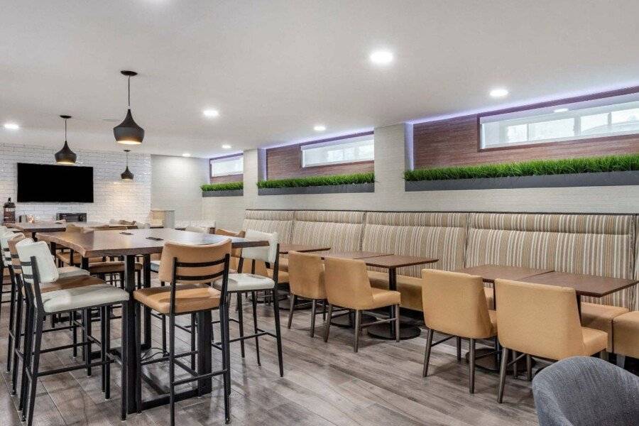 Comfort Inn JFK Airport restaurant