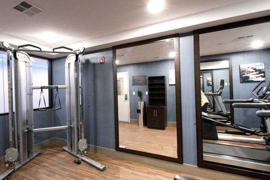 Comfort Inn JFK Airport fitness centre