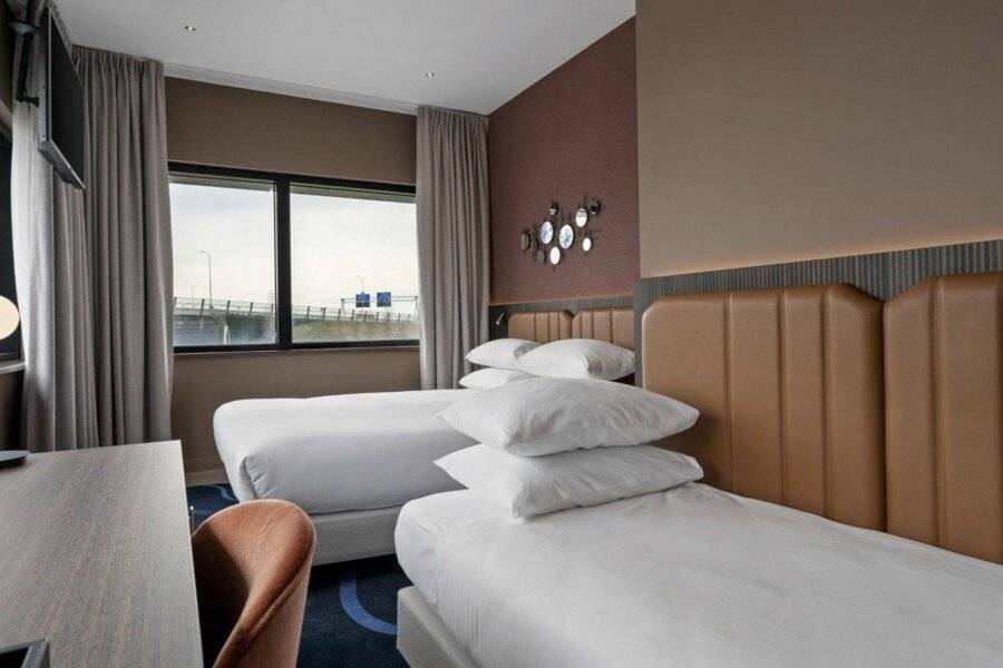 Corendon Amsterdam Schiphol Airport, a Tribute Portfolio Hotel hotel bedroom