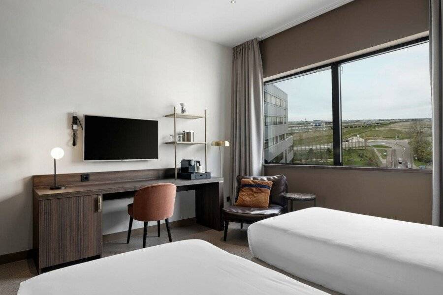 Corendon Amsterdam Schiphol Airport, a Tribute Portfolio Hotel hotel bedroom