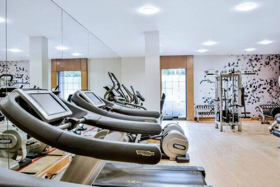 Sheraton Skyline Hotel London Heathrow fitness centre