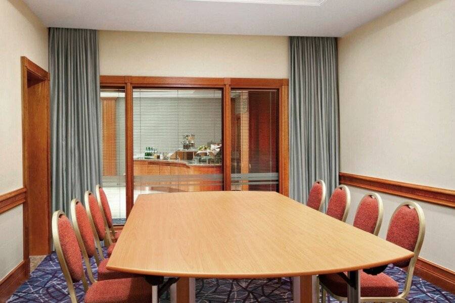 Sheraton Skyline Hotel London Heathrow conference room,meeting room