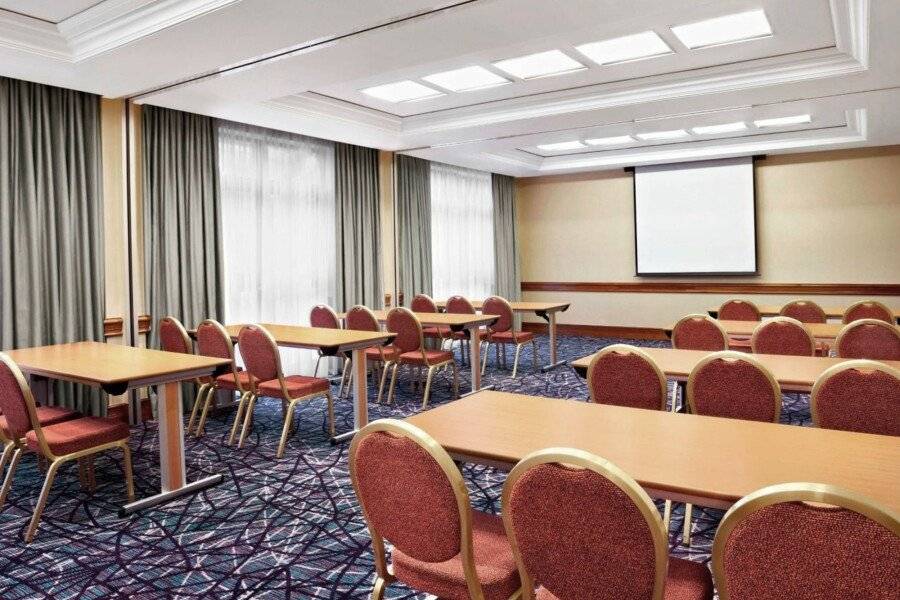 Sheraton Skyline Hotel London Heathrow conference room,meeting room