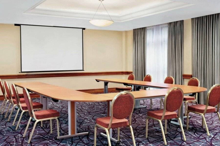 Sheraton Skyline Hotel London Heathrow conference room,meeting room