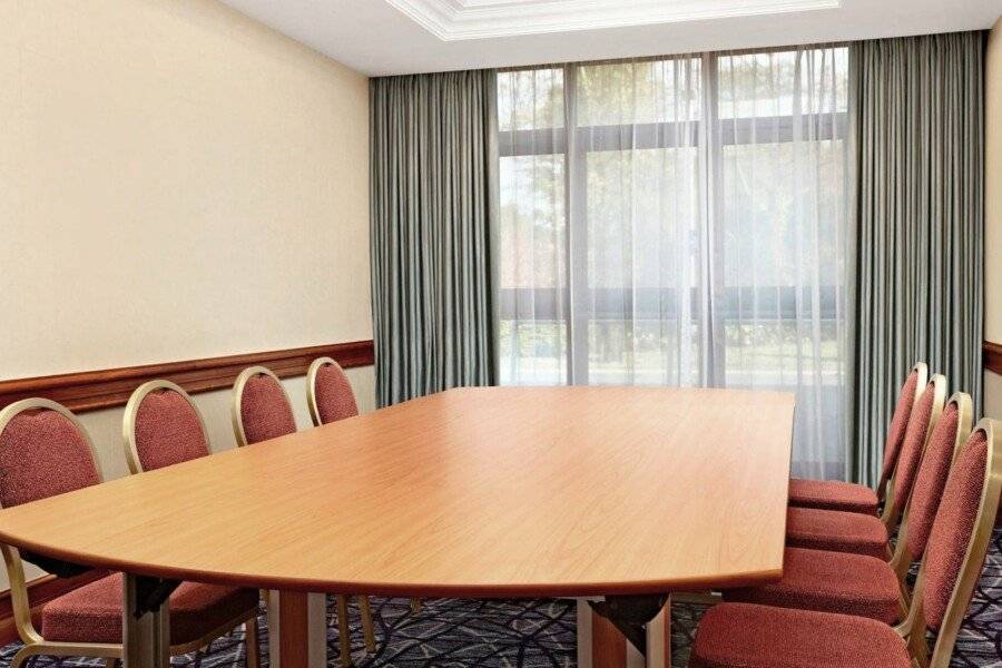 Sheraton Skyline Hotel London Heathrow conference room,meeting room