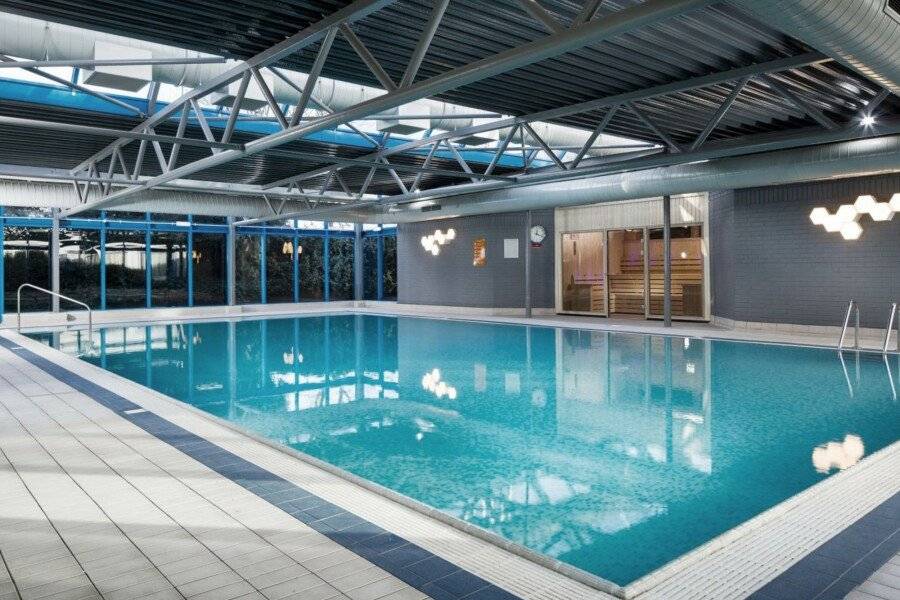 Radisson Hotel and Conference Centre London Heathrow indoor pool,spa