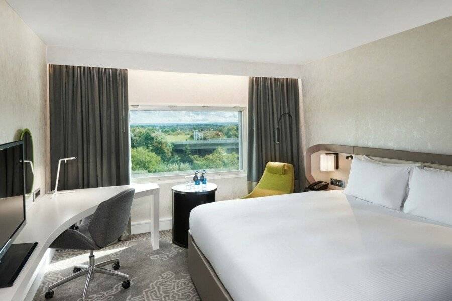 Hilton London Heathrow Airport hotel bedroom,ocean view