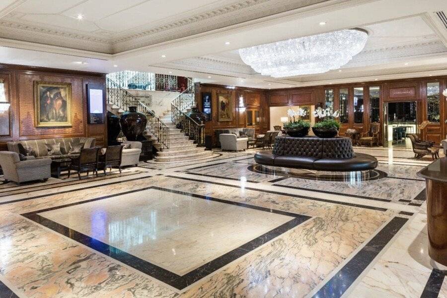 Radisson Blu London Heathrow lobby