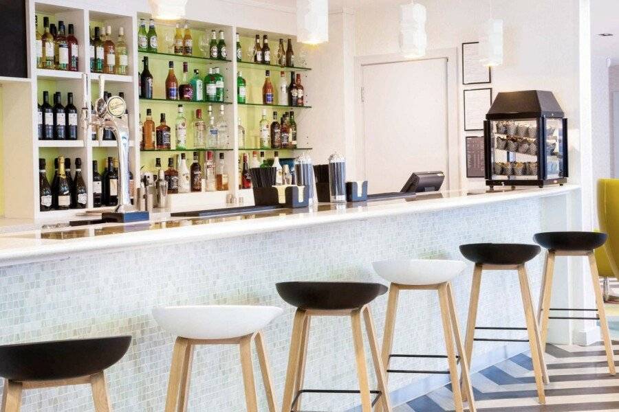 ibis Styles London Heathrow Airport bar