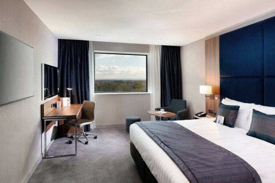 Crowne Plaza London Heathrow hotel bedroom