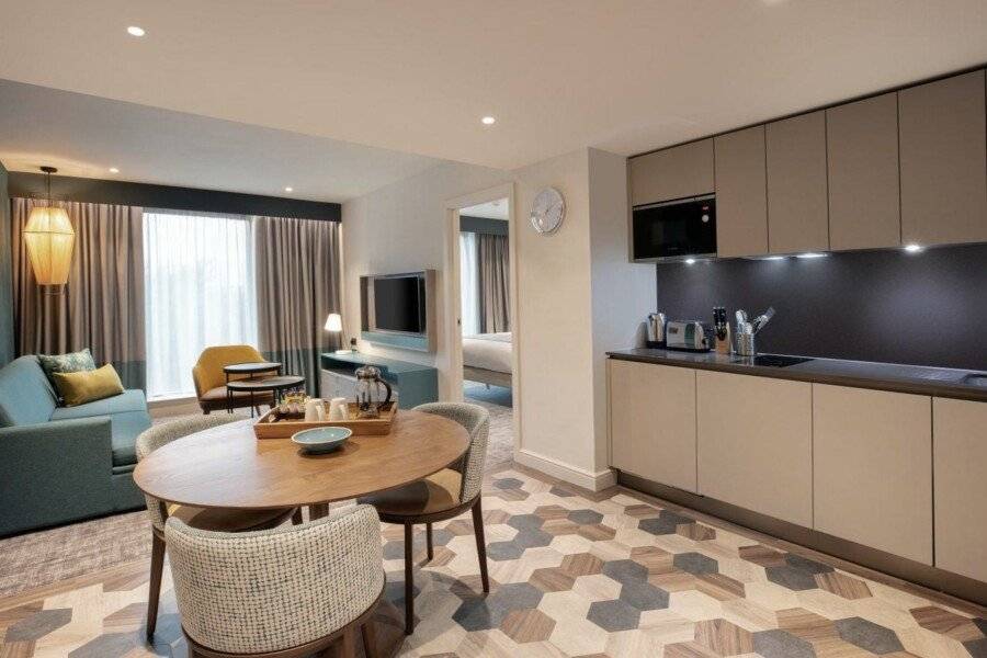 Staybridge Suites London Heathrow hotel bedroom,kitchen