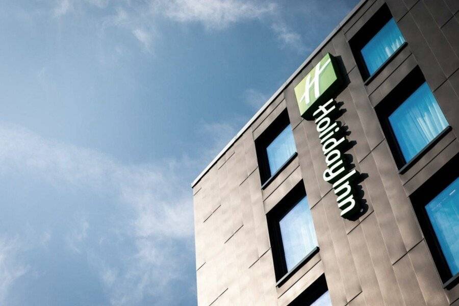 Holiday Inn London Heathrow facade