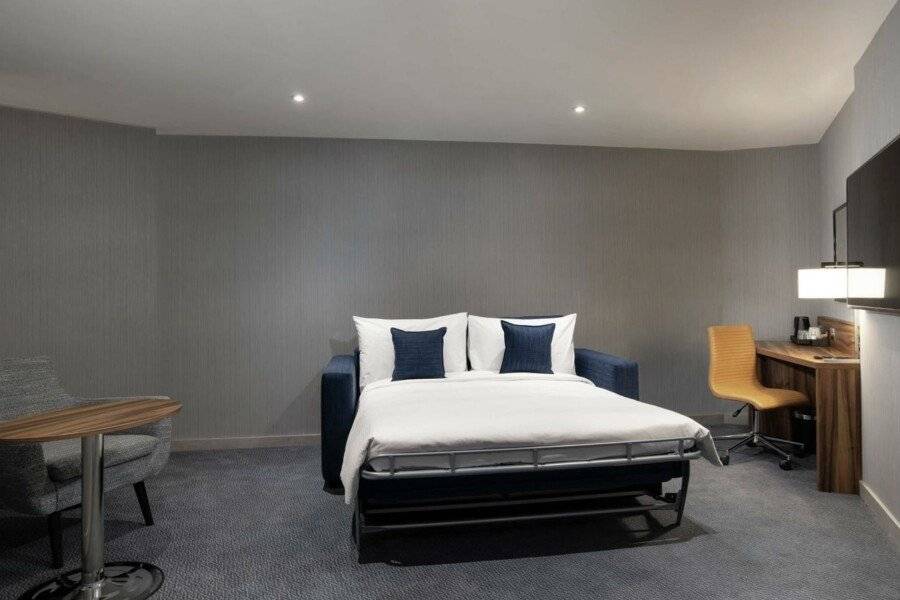 Hilton Garden Inn London Heathrow hotel bedroom