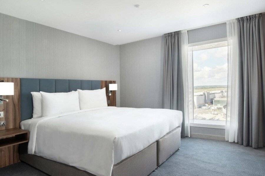 Hilton Garden Inn London Heathrow hotel bedroom