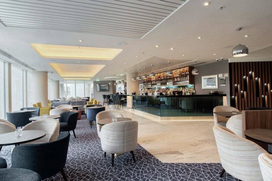 Hilton Garden Inn London Heathrow bar,lobby