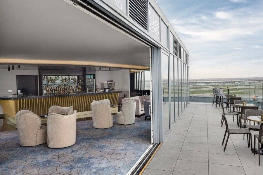 Hilton Garden Inn London Heathrow rooftop pool,bar