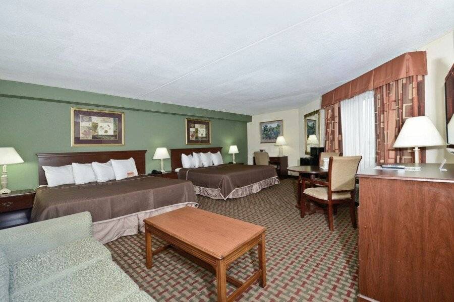 Howard Johnson by Wyndham Airport hotel bedroom