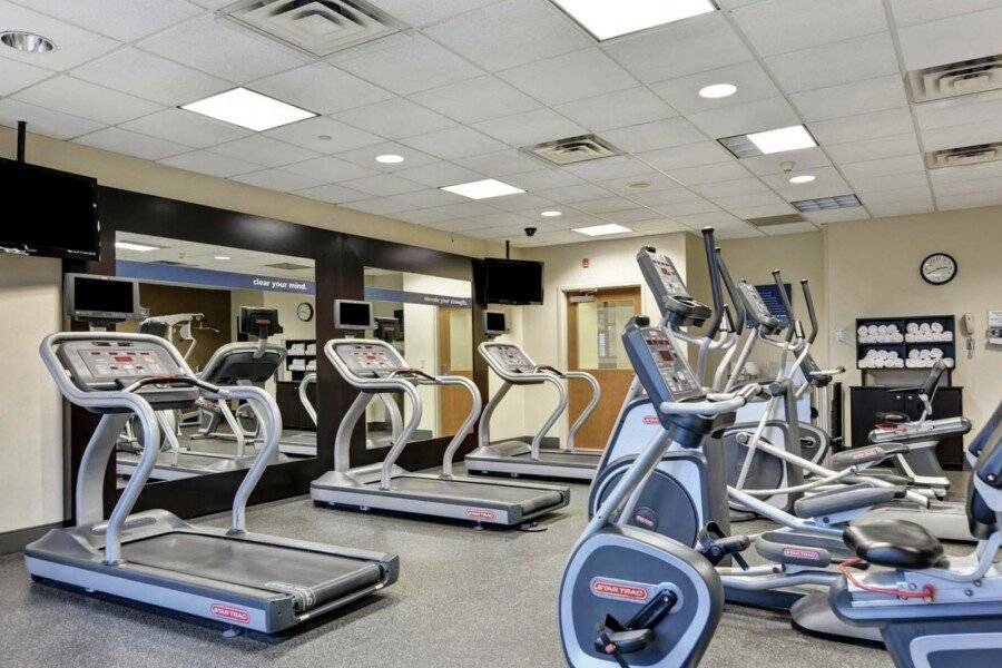 Hampton Inn & Suites-Harrison-Riverwalk fitness centre