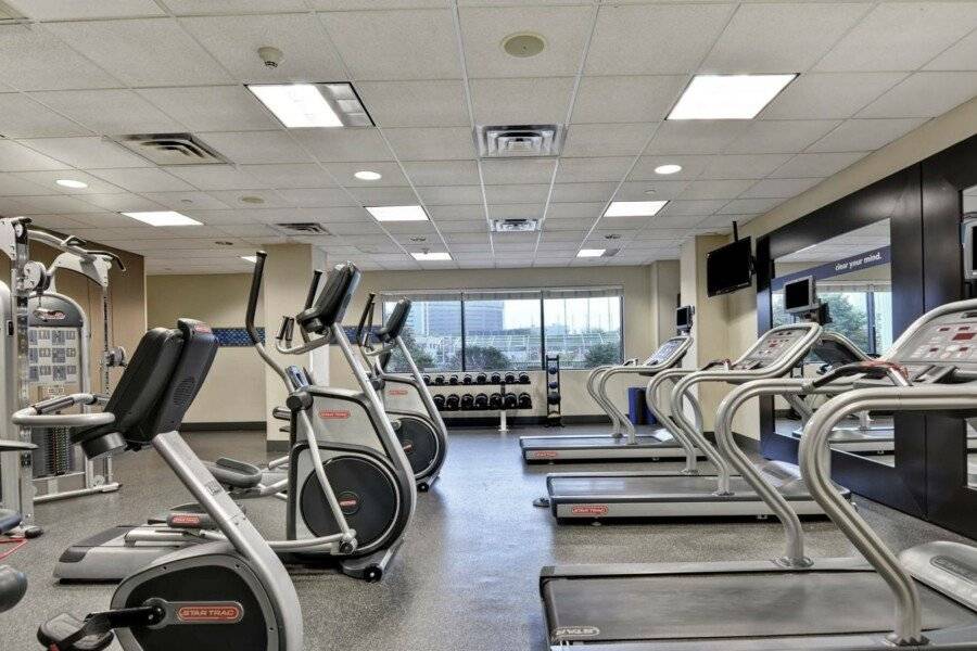 Hampton Inn & Suites-Harrison-Riverwalk fitness centre