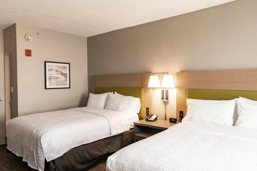 Hampton Inn & Suites By Hilton- Airport Elizabeth hotel bedroom