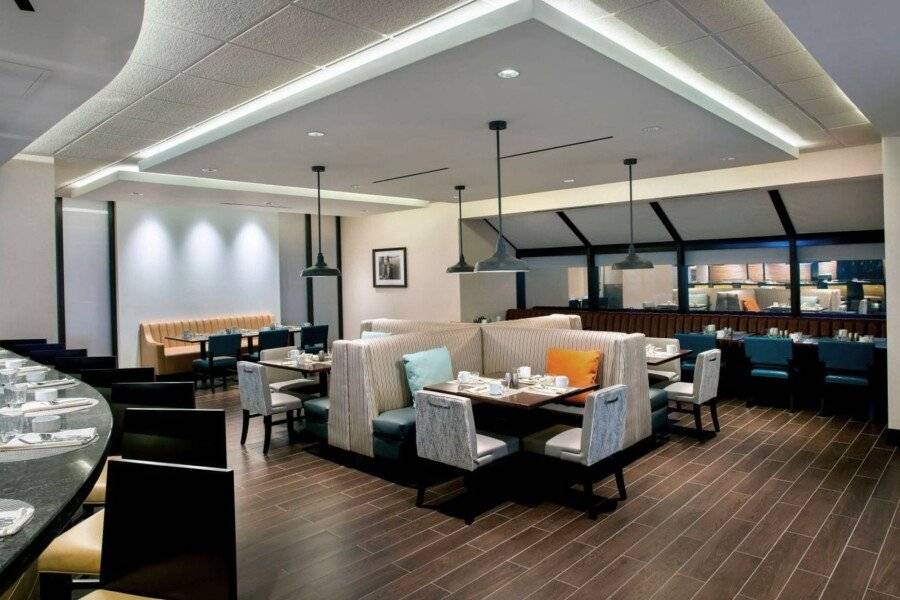 Newark Liberty International Airport Marriott restaurant