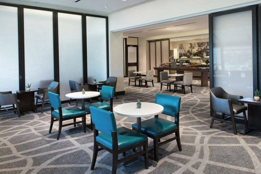 Newark Liberty International Airport Marriott restaurant,lobby