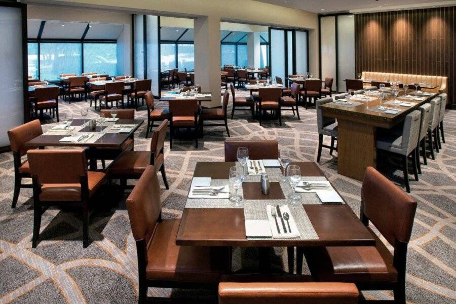 Newark Liberty International Airport Marriott restaurant