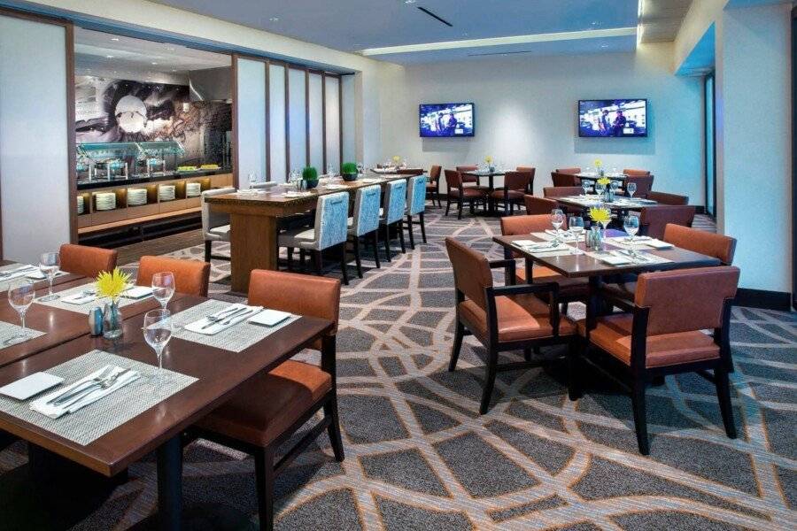 Newark Liberty International Airport Marriott restaurant