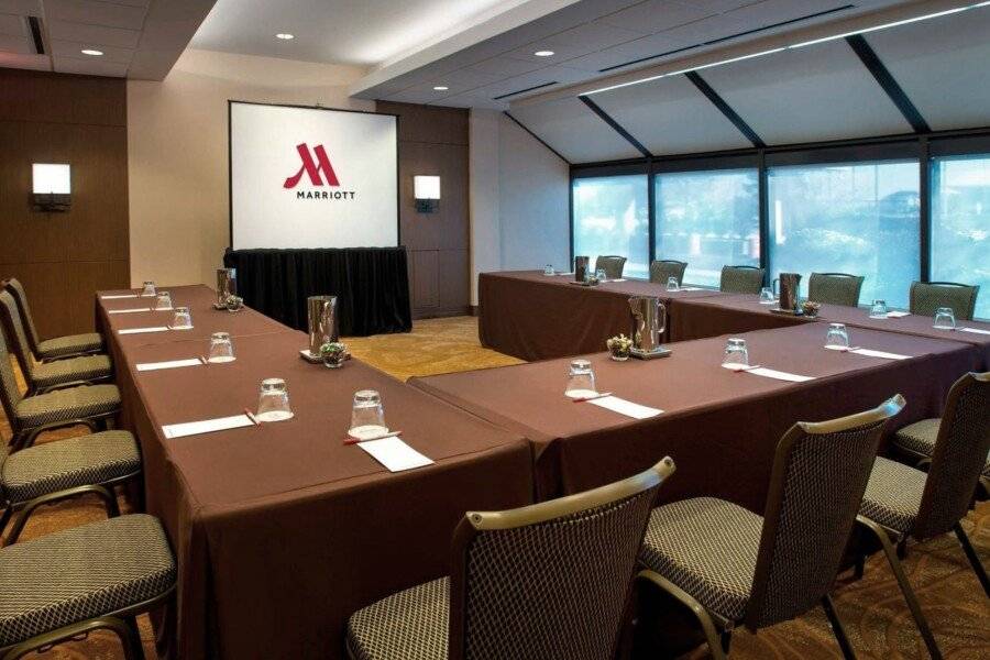 Newark Liberty International Airport Marriott conference room,meeting room