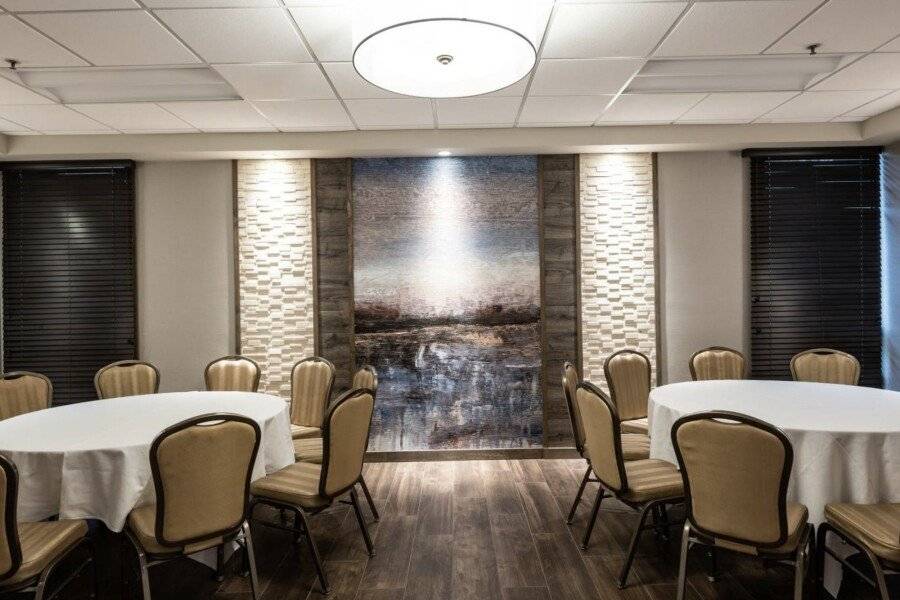 Holiday Inn International Airport conference room