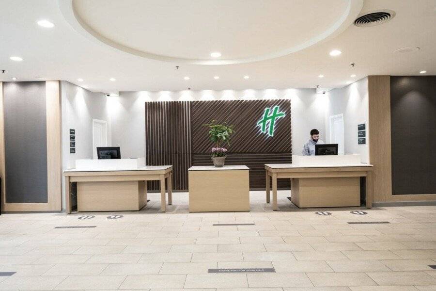 Holiday Inn International Airport lobby,front desk