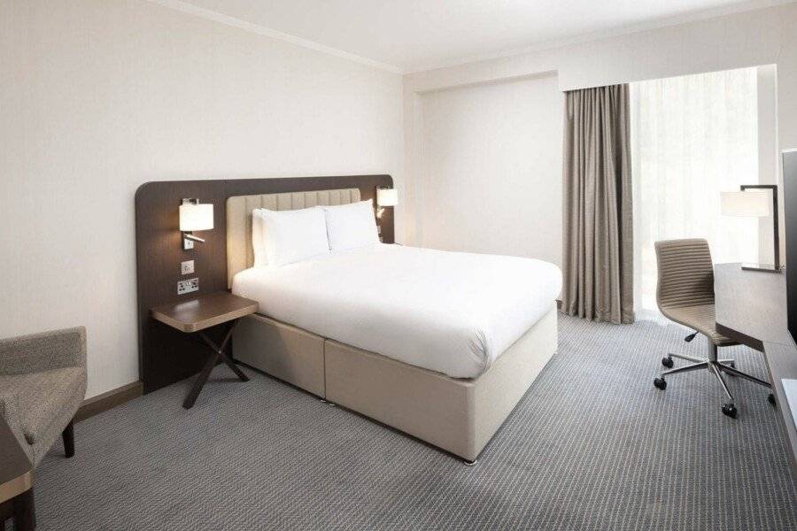 Hilton London Gatwick Airport hotel bedroom