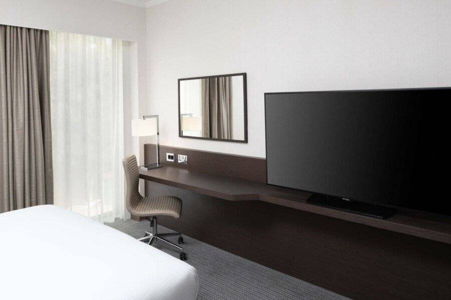 Hilton London Gatwick Airport hotel bedroom