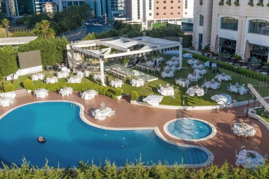 Istanbul Marriott Hotel Asia outdoor pool,spa,garden